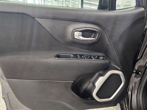 Used 2019 Jeep Renegade Latitude image 30