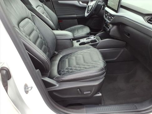 Certified 2023 Ford Escape Platinum w/ Premium Technology Package image 9