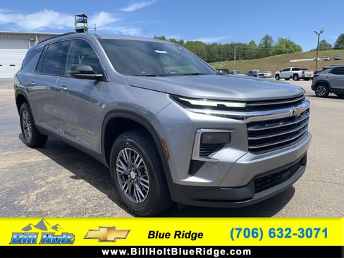 Used 2025 Chevrolet Traverse LT FWD image 9