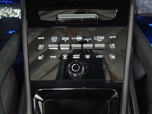 Used 2025 Porsche Cayenne image 19