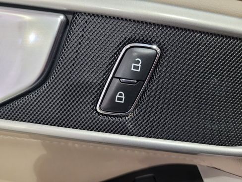 Used 2022 Ford Explorer XLT image 46