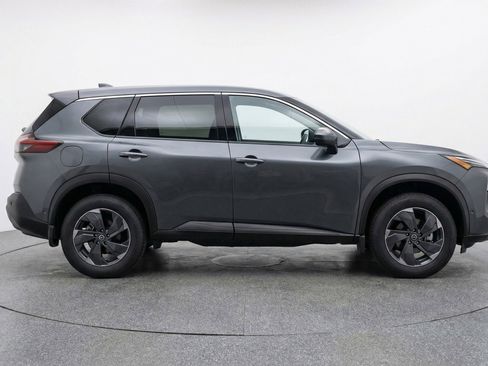 Used 2025 Nissan Rogue SV image 9