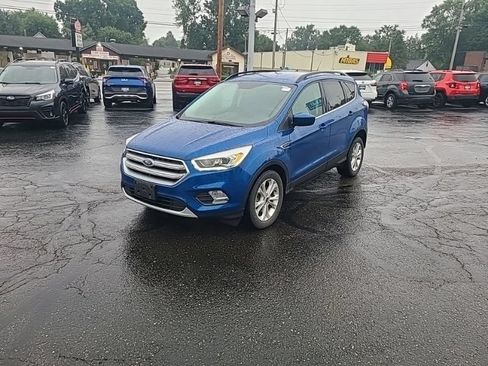 Used 2017 Ford Escape SE w/ SE Leather Comfort Package FWD image 2