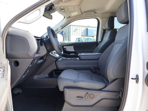 Used 2025 Ford Expedition Max Active image 12