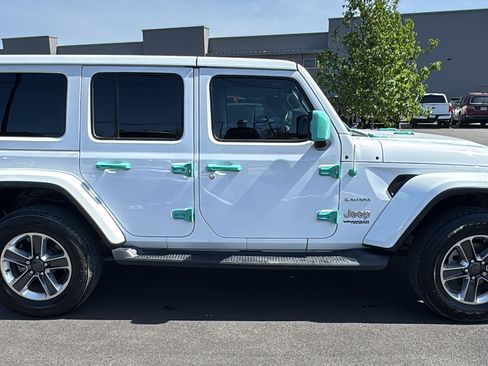 Used 2018 Jeep Wrangler Unlimited Sahara image 4