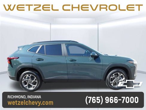 New 2026 Chevrolet Trax LT w/ Driver Confidence Package FWD image 2