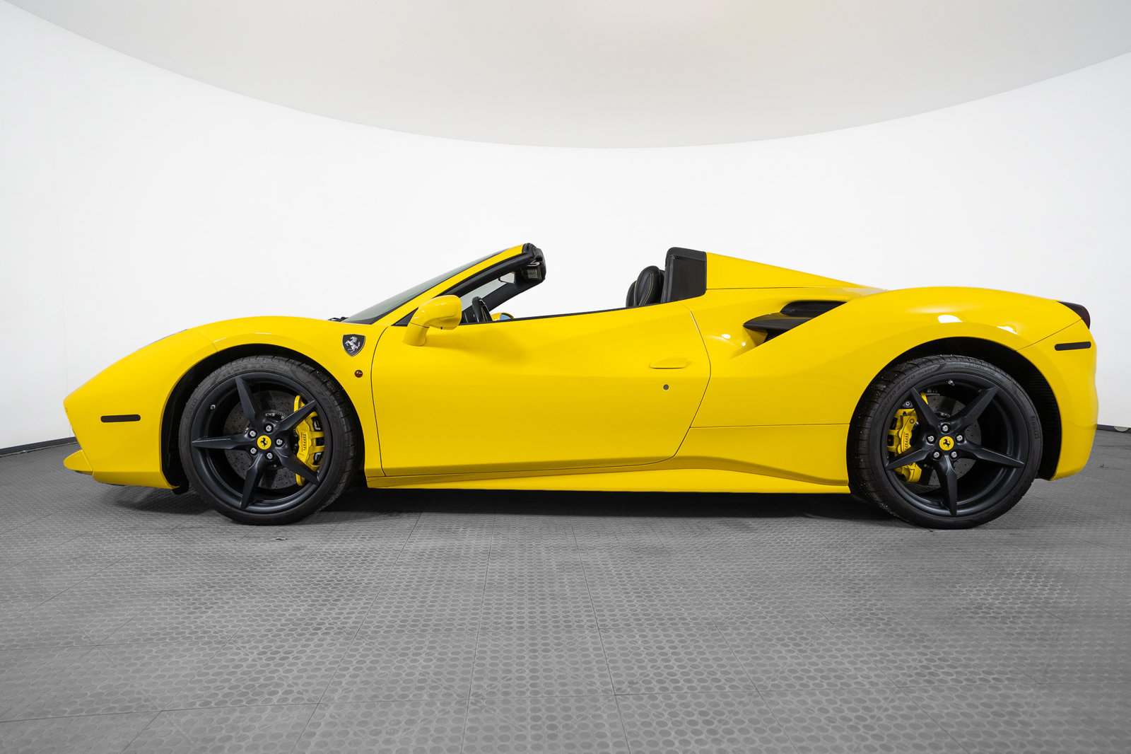 Certified 2018 Ferrari 488 Spider RWD image 2