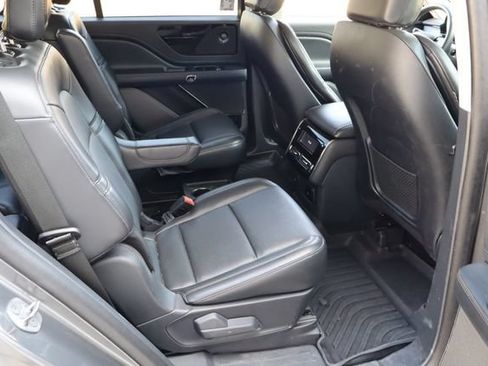 Used 2025 Lincoln Aviator AWD w/ Jet Appearance Package image 19