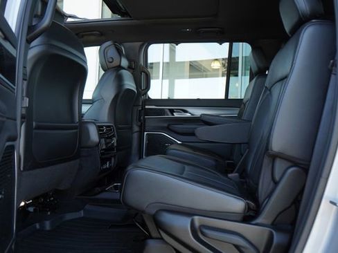 Used 2024 Jeep Wagoneer Series II w/ Convenience Group I image 31