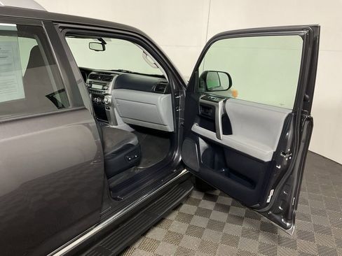 Used 2011 Toyota 4Runner SR5 w/ Convenience Pkg AWD/4WD image 30