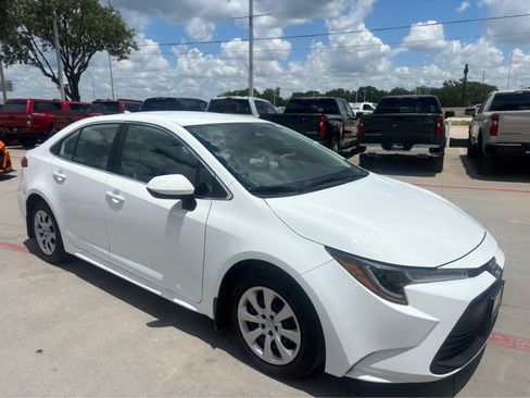 Used 2023 Toyota Corolla LE FWD image 5