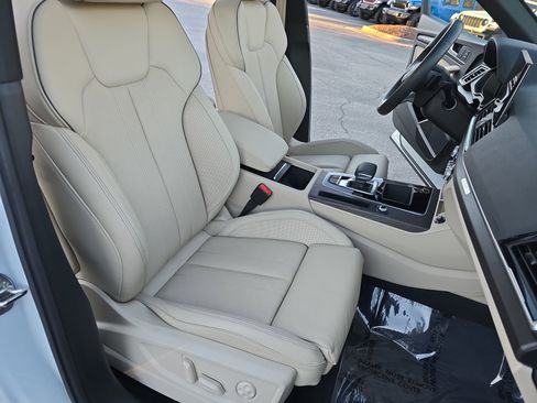 Used 2024 Audi Q5 2.0T Prestige w/ Prestige Package image 10