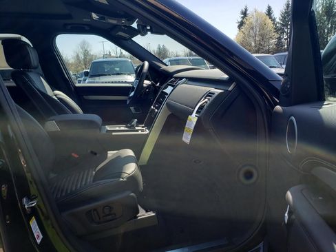 New 2026 Land Rover Discovery Limited Edition image 17