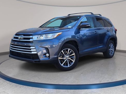 Used 2019 Toyota Highlander XLE AWD/4WD image 1