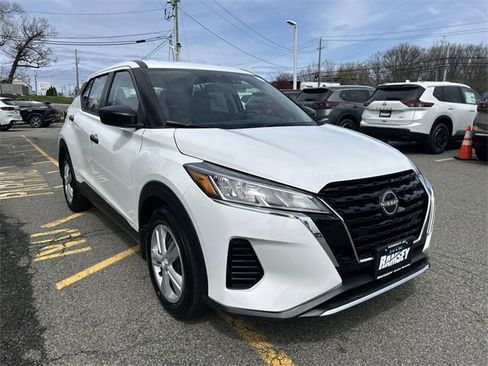 Used 2024 Nissan Kicks S image 2