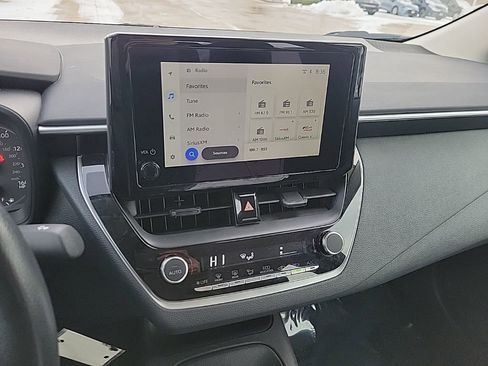 Used 2025 Toyota Corolla LE image 19