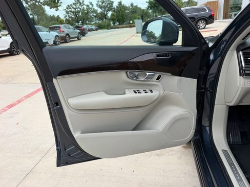Used 2019 Volvo XC90 T5 Momentum w/ Protection Package Premier FWD image 24