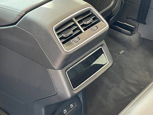 Used 2021 Audi e-tron Premium Plus w/ Premium Plus Package image 23