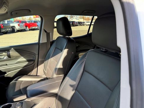 Used 2023 GMC Terrain SLT image 9