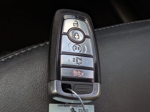 Used 2018 Ford Explorer XLT w/ Equipment Group 202A image 32