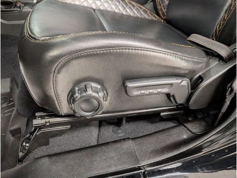 Used 2022 Jeep Wrangler Unlimited Sahara AWD/4WD image 9