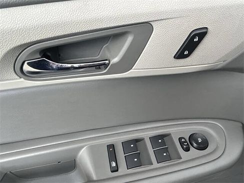 Used 2017 Chevrolet Traverse LT image 24