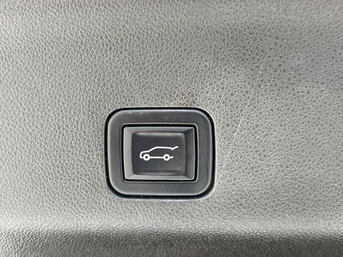 Used 2022 Chevrolet Tahoe Premier image 9