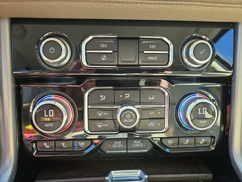 Used 2021 GMC Yukon Denali AWD/4WD image 25