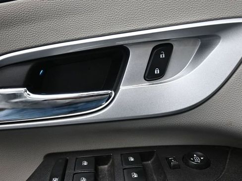 Used 2017 Chevrolet Equinox Premier w/ Enhanced Convenience Package image 14