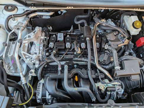 Used 2025 Nissan Kicks SV w/ SV Premium Package image 34