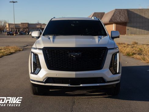 Used 2025 Cadillac Escalade Sport Platinum w/ LPO, ONYX Package image 4