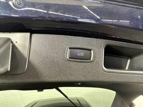 Used 2018 Porsche Macan AWD/4WD image 9