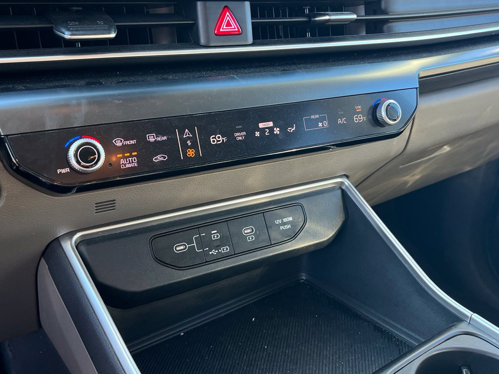 Certified 2026 Kia Carnival LXS FWD image 24