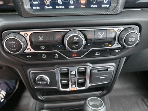 Used 2023 Jeep Wrangler Unlimited Sahara AWD/4WD image 23