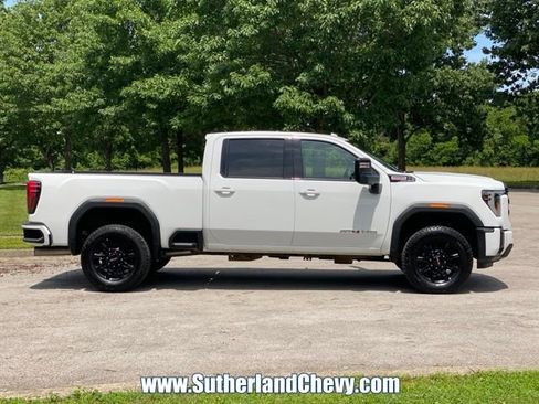 Used 2025 GMC Sierra 2500 AT4 AWD/4WD image 8