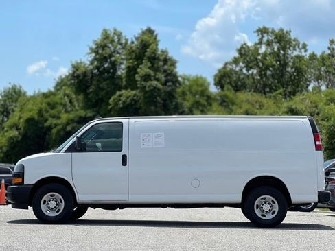 Used 2018 Chevrolet Express 2500 Extended w/ Driver Convenience Package RWD image 8