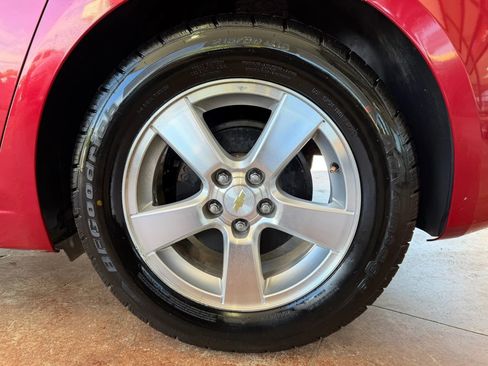 Used 2011 Chevrolet Cruze LT image 23