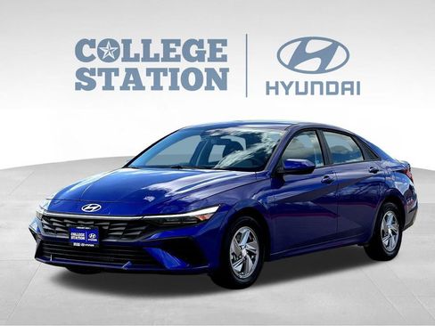 Used 2025 Hyundai Elantra SE FWD image 6