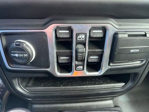 Used 2023 Jeep Gladiator Sport image 24