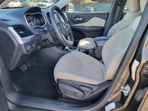 Used 2016 Jeep Cherokee Sport image 27