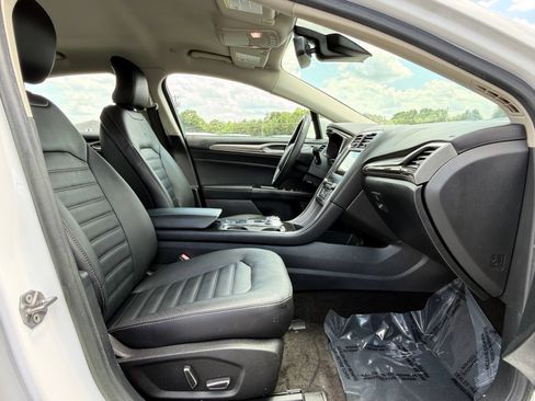 Used 2018 Ford Fusion SE w/ Equipment Group 602A FWD image 20