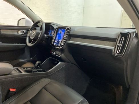 Used 2025 Volvo XC40 B5 Core AWD/4WD image 86