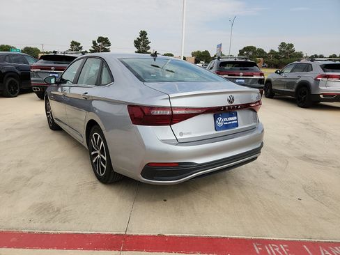 Used 2025 Volkswagen Jetta SE FWD image 5