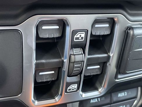 New 2025 Jeep Gladiator Mojave w/ Convenience Group image 5