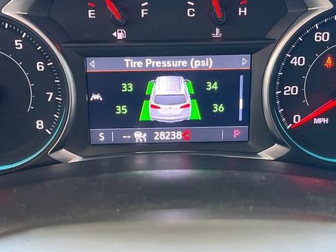 Used 2024 Chevrolet Equinox LT FWD image 35
