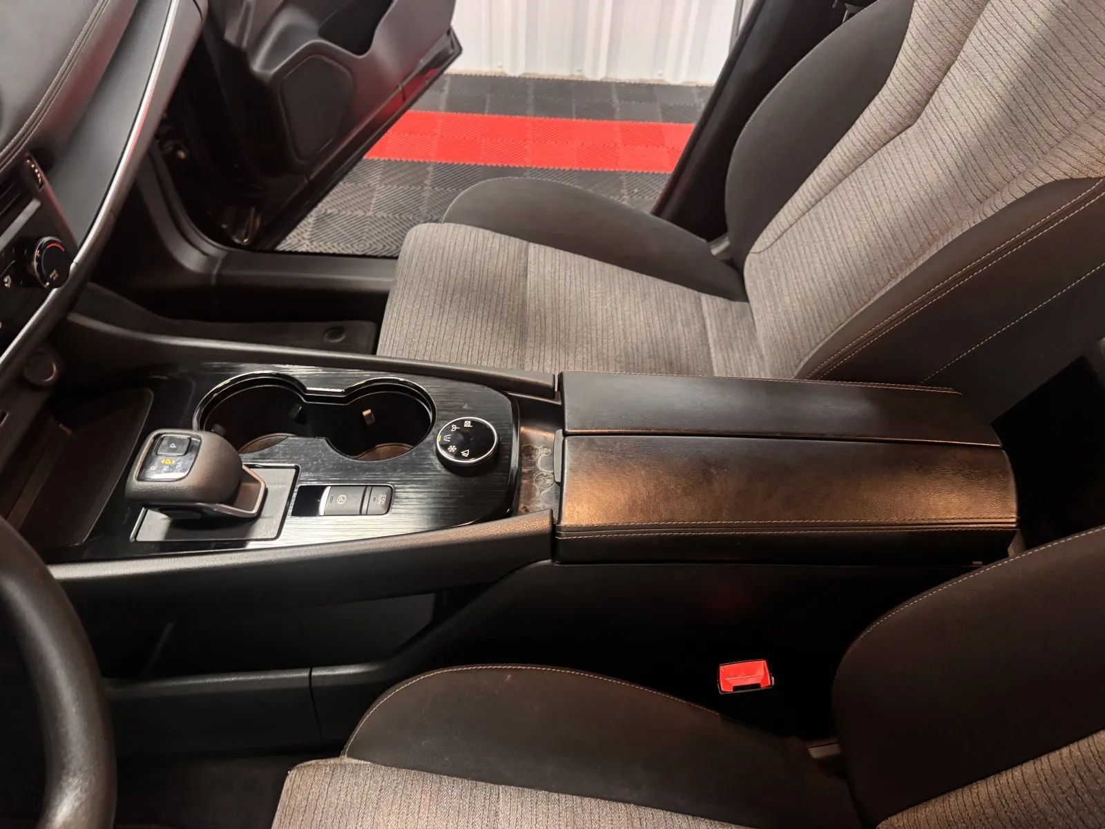 Used 2021 Nissan Rogue S AWD/4WD image 31