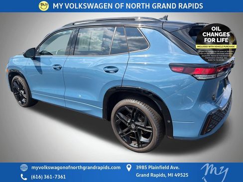 Used 2025 Volkswagen Tiguan SE R-Line AWD/4WD image 6