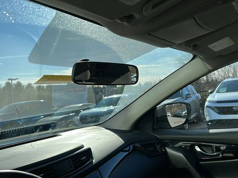 Used 2018 Nissan Rogue Sport SV image 22