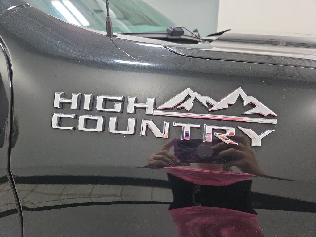 Used 2019 Chevrolet Silverado 1500 High Country w/ Technology Package AWD/4WD image 24
