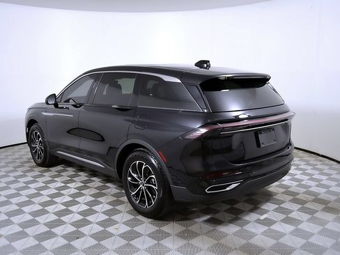 Used 2025 Lincoln Nautilus Premier w/ Equipment Group 102A AWD/4WD image 9